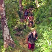 Windsurfer Johannes und Conny aus Berlin auf Dschungeltour in den Philippinen.